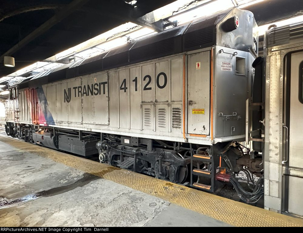 NJT 4120 rear view.